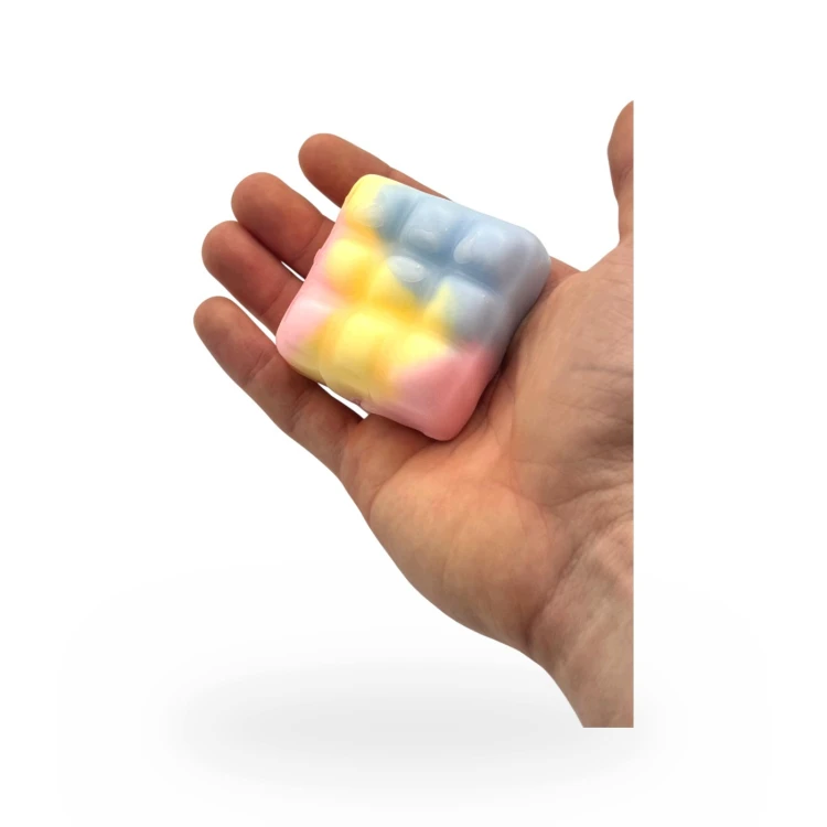 Gniotek Kolorowy Woskowy Crunchy Squishy Zabawka Antystresowa 8cm